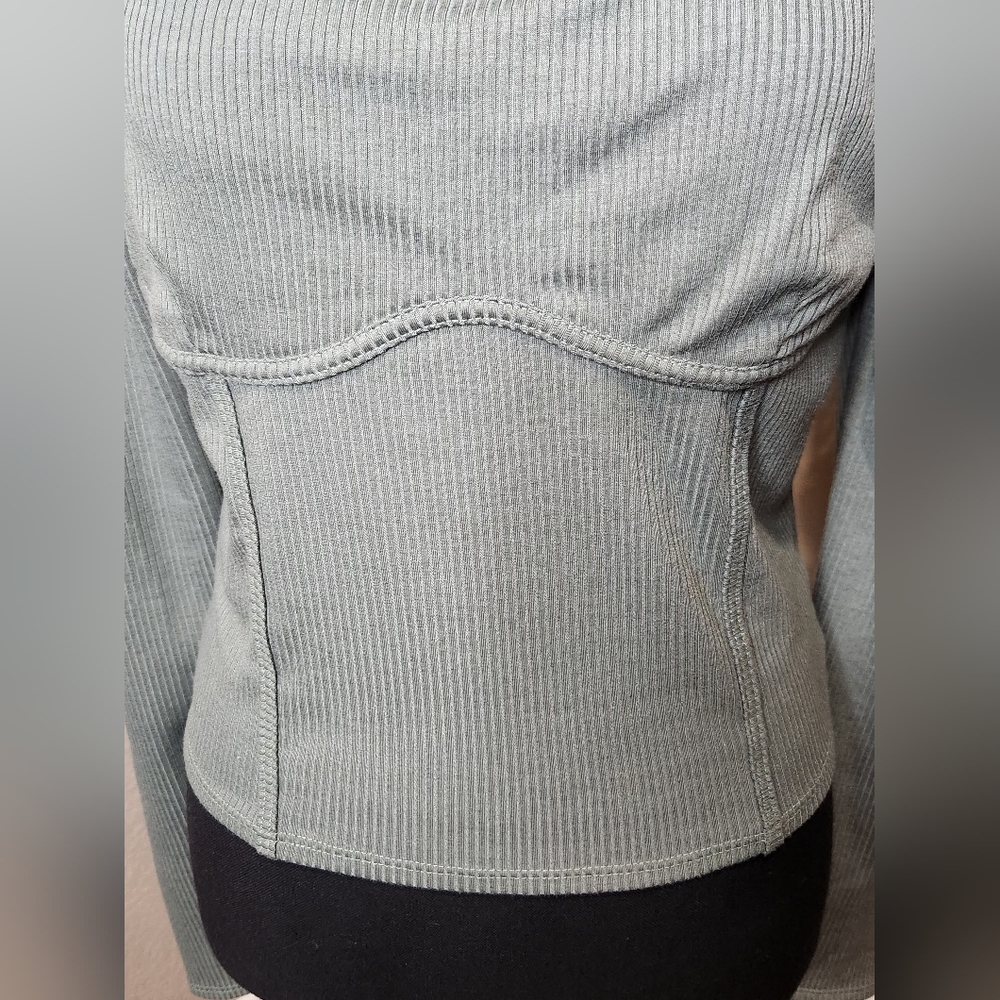 Lush Olive Ribbed Corset Style Long Sleeve Cropped Top. Size L. NWT - Picture 3 of 6